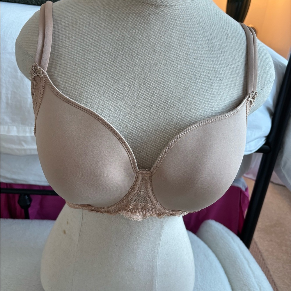 Simone Perele nude bra with lace detail. Made in Paris.